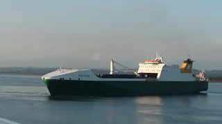Ro-Ro cargo ship Docking manoeuvre - ShipSpotting