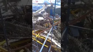 Обрушение конструкций на строительной площадке курорта Манжерок