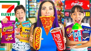 24 HORAS COMIENDO COMIDA DE SEVEN ELEVEN CON UN SOLO COLOR 😱 | Karla Bustillos