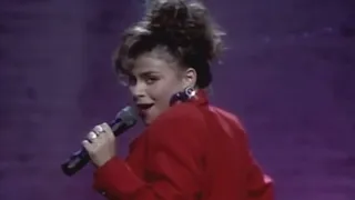 Paula Abdul performs "Straight Up" at the Apollo (1080p)