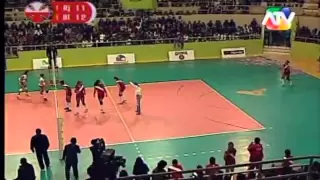 Leyla Chihuán y Natalia Málaga se enfrentaron durante el partido de Voley - Teletón 2011