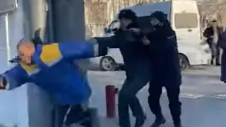 В Казахстане призывник попытался убежать из военкомата