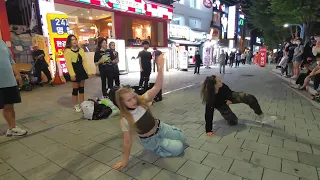 THURSDAY. BLACK MIST. ALINA & LIA. BEAUTIFUL FANTASTIC HONGDAE BUSKING.