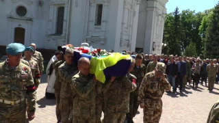 У Полтаві поховали десантника, який загинув під Ма́р'їнкою