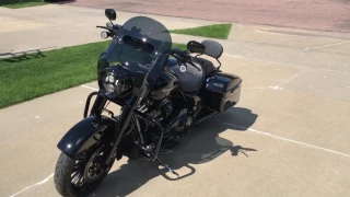 2017 Road King Special - Vivid Black - Milwaukee 8