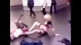 Пьяные девки в метро,ЖЕСТЬ!!!!!