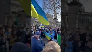 Ukrainians gather to listen to President Zelenskyy’s speech at Leinster House #Shorts