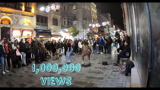 Taksim İstiklal Caddesi Darbukacı Sercan Gider Turist Twerk Show (Sokak müzisyenleri)