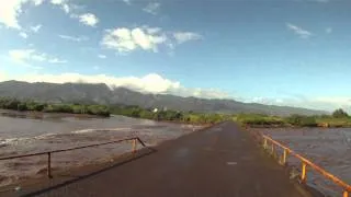 Hawaii Tsunami 3-11-11 (REAL FOOTAGE)