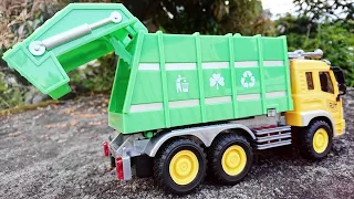 海外の大きなごみ収集車のおもちゃを開けてみよう！ Let`s open Big Garbage Truck Model