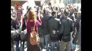 Università La Sapienza, scontri fra studenti e polizia per il convegno del ministro Fedeli