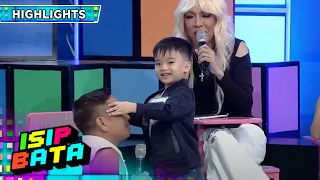 Argus shows how he massages his mommy's head | Isip Bata