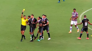 JOGADOR DO VASCO PARTE PRA CIMA DO ÁRBITRO DEPOIS DE LEVAR AMARELO | FLUMINENSE 0X0 VASCO