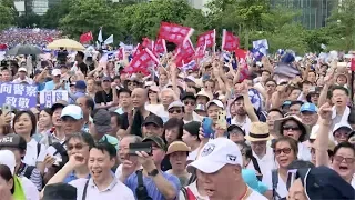 Hong Kong celebrities vow to protect Chinese flag