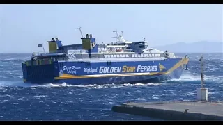 Superrunner - Εντυπωσιακή άφιξη στην Τήνο "κόντρα" στους ισχυρούς ανέμους! (Windy port of Tinos)
