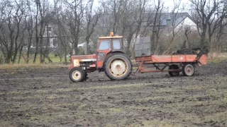 IH 824 and JF manure spreader