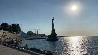 Памятник затопленным кораблям, набережная Севастополя. Крым 2022