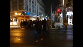 Corona-Prostest in Rosenheim: Spaziergänger attackieren Jusos