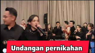 Putri Isnari Sings Azis Sawer at an Invitation Event in Jakarta