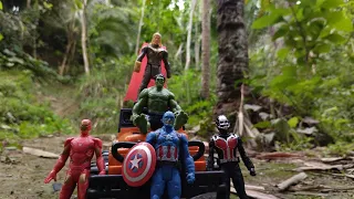 Mencari Mainan Superhero dan Mereka BERGAYAA WwoOwWW Keren BANGEETT Merekaa!!!