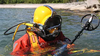 В профессиональный праздник водолазы МЧС России по Севастополю провели тренировку по спасению