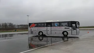 JAZDA BOKIEM AUTOBUSEM W POŚLIZGU