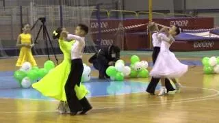 Венский вальс (Viennese waltz) танцуют дети (ювеналы)