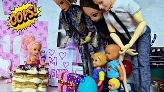 KATYA IS IN SHOCK! FORGOT ABOUT THE BIRTHDAY! Funny family dolls in real life stop motion Darinelka