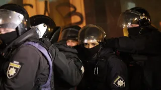 Мочилово с полицией и бойня под Офисом Президента Зеленского из-за Стерненко