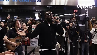 GIMS en Live (Tout Donner, Bella) au Métro de Montréal avec Julie Snyder.