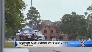 Woman carjacked at red light in southeast Houston