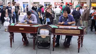 Stefan & Maryo Fieraru - Instrumento de Cimbalom - Puerta del Sol, Madrid