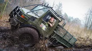 UNIMOG жёстко встрял тянут три лебёдки, хороший OFF ROAD я ему посоветовал, БОРОДАЧ ВСТРЯЛ в болоте