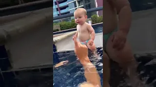 baby got swimming talent 📽️ ther0bb0s