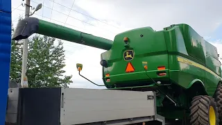 John Deere S 670 на тралі замовника