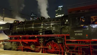 Stoomlocomotief 23023 van Stoom Stichting Nederland maakt indruk. Rotterdam Centraal, 6-5-2023.