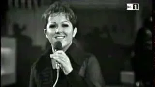 Orietta Berti a ''Senza rete''canta''Ah l'amore che cos'è''.Presenti Al Bano e Paolo Villaggio.