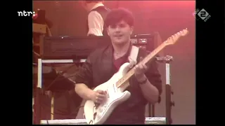 Simple Minds - Someone somewhere in summertime  ( Live At Pinkpop Geleen Holland 1983 HQ )