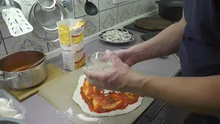 Luigi´s Beste Pizza - Wir machen Pizza - Orginal Italia - Einfach zuhause Pizza machen. Euer Luigi