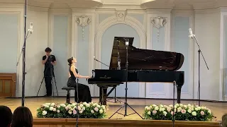 Aida  Avanesyan, piano