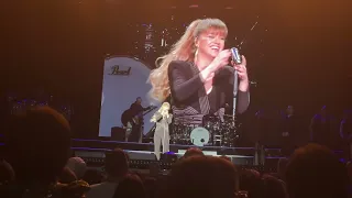 Kelly Clarkson's Banter Highlights in Atlantic City