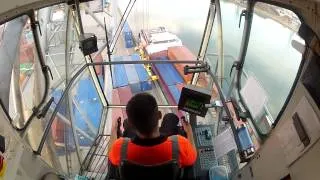 Liebherr Lhm 400 Loading Containervessel Erica part 1