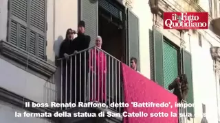 La processione sfila sotto casa del boss e il sindaco abbandona il corteo