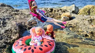 ПОКА МАМА НЕ ВИДИТ) Катя и Макс веселая семейка приехали на море! Смешные куклы сериал Даринелка