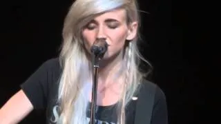 Lights - I Still Haven't Found What I'm Looking For (cover) at Wintergarden Theatre