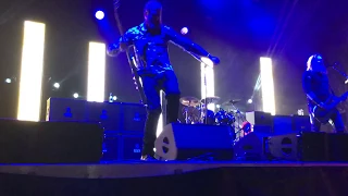 Brent Hinds freaks out at sound guy (Mastodon, The Electric Factory, Philadelphia, PA)