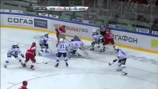 Сэйв Шарыченкова в начале встречи / Sharychenkov's early save at Derby of Moscow