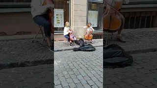 🎶 Amazing double cellos street performance in Riga, Latvia 🇱🇻