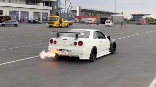 R34 GTRs Massive Flames and Pops