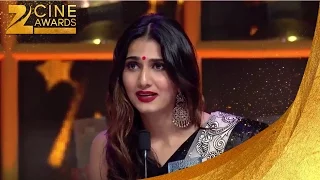 Zee Cine Awards 2014 Debut female actor Vani Kapoor wins the Zee Cine Award for Debut female actor